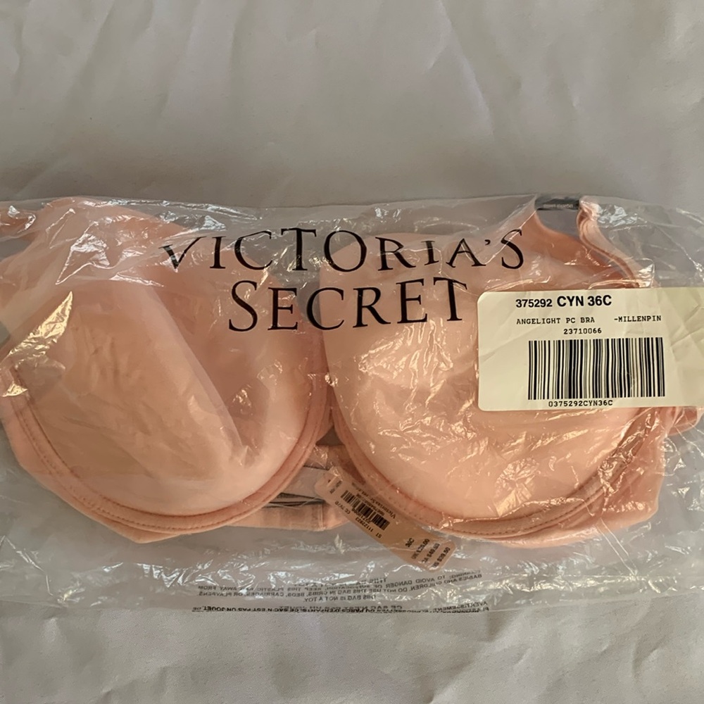 NWT Victoria’s Secret lightly lined light pink underwire bra